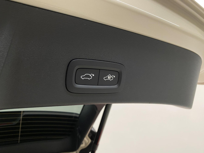 Volvo EX40 TWIN MOTOR AWD ULTRA na operativní leasing