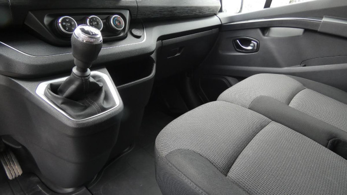 Land Rover Discovery D250 AUTO 4WD na operativní leasing