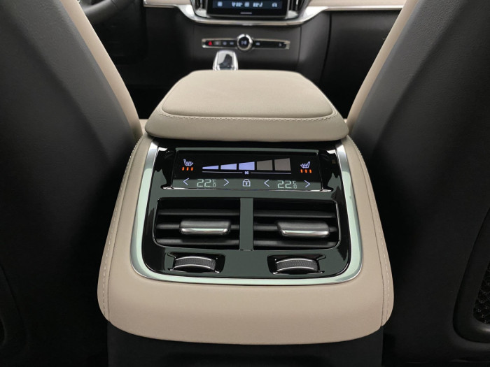 Volvo XC90 T8 AWD Plug-in BRIGHT ULTRA na operativní leasing