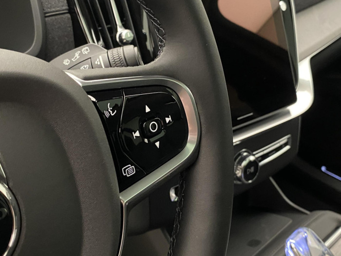 Volvo XC90 B5 AWD AUT DARK PLUS 7míst na operativní leasing