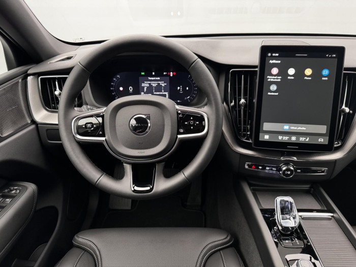 Volvo XC60 B5 AWD AUT PLUS BLACK EDITION na operativní leasing