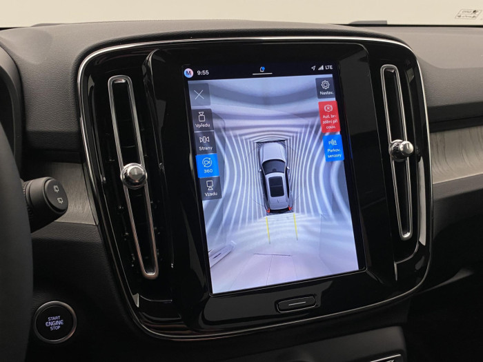 Volvo XC40 B4 AUT DARK PLUS na operativní leasing