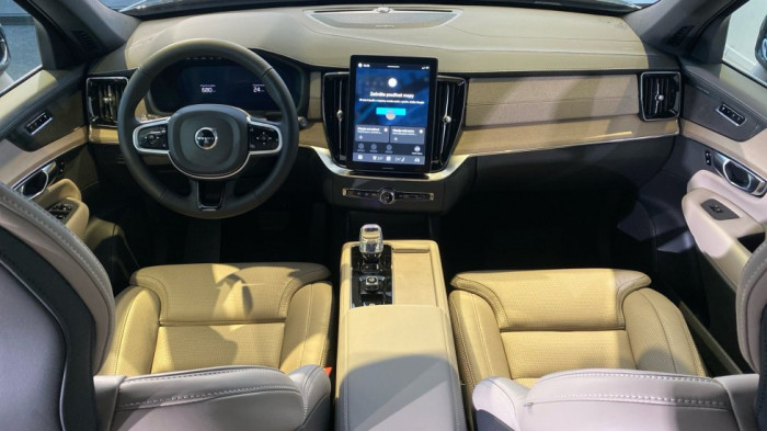 Volvo XC90 PLUS BRIGHT, B5 AWD, 184+10 kW / 250+14 HP na operativní leasing