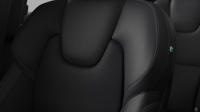 Volvo XC90 T8 AWD Plug-in DARK PLUS 7m na operativní leasing