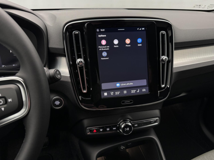 Volvo XC40 B3 AUT DARK PLUS na operativní leasing