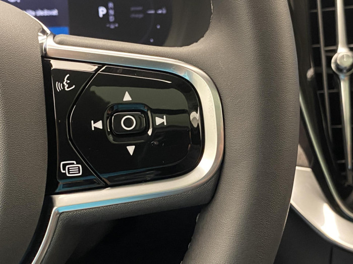 Volvo XC90 T8 AWD Plug-in DARK ULTRA na operativní leasing