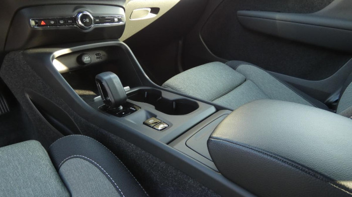 Volvo XC40 T2 FWD Momentum Core na operativní leasing