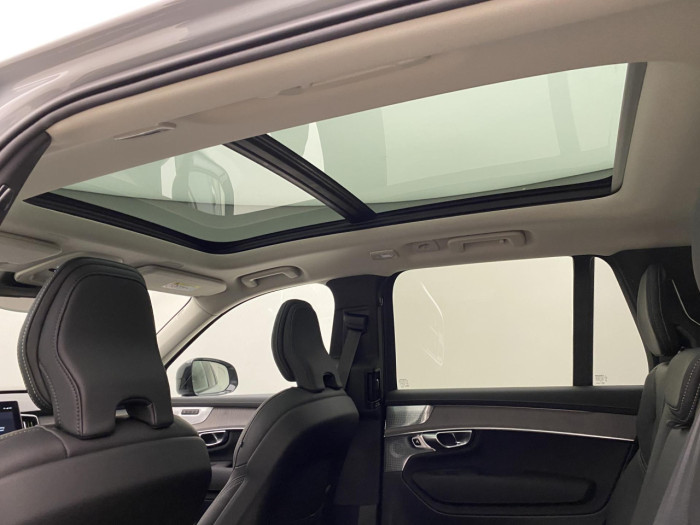 Volvo XC90 T8 AWD Plug-in DARK PLUS 7m na operativní leasing