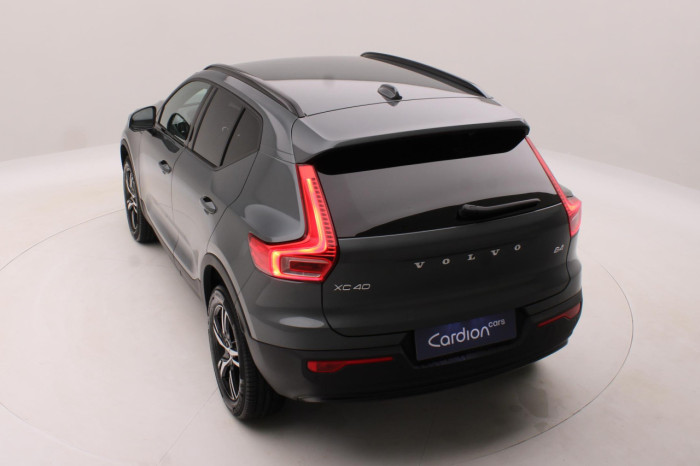 Volvo XC40 B4 AUT DARK PLUS na operativní leasing