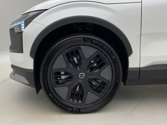 Volvo EX30 CROSS COUNTRY P5 LONG R. PLUS na operativní leasing