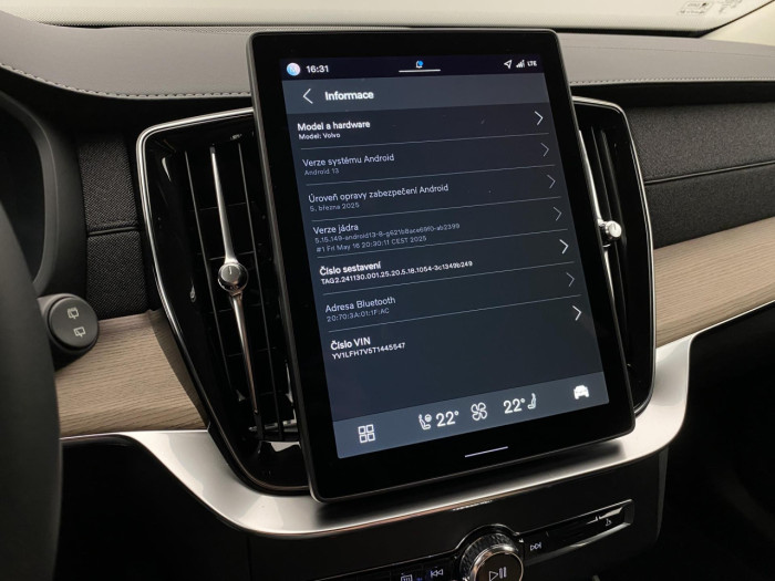 Volvo XC90 T8 AWD RECHARGE BRIGHT PLUS 7m na operativní leasing