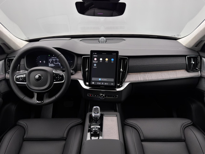 Volvo XC90 T8 AWD Plug-in DARK ULTRA 7 na operativní leasing