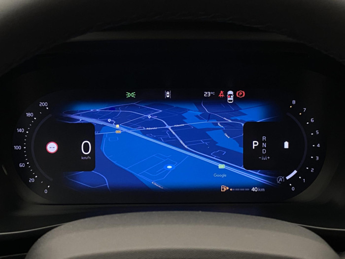 Volvo XC40 B3 AUT DARK PLUS na operativní leasing