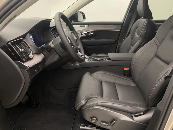 Volvo XC90 B5 AWD AUT DARK PLUS na operativní leasing