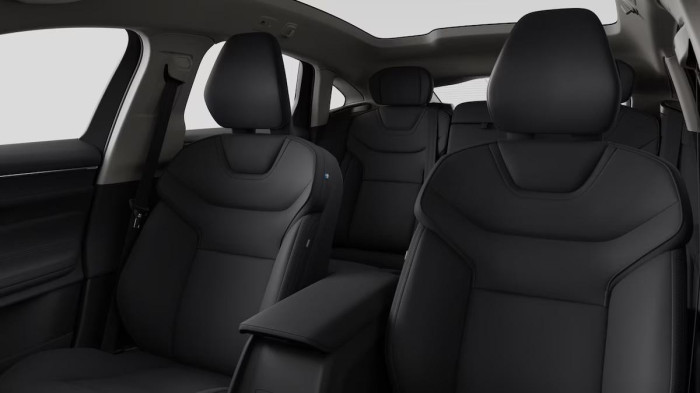 Volvo ES90 PURE ELECTRIC CORE na operativní leasing