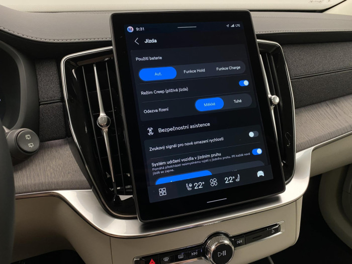 Volvo XC90 T8 AWD Plug-in BRIGHT PLUS 7m na operativní leasing