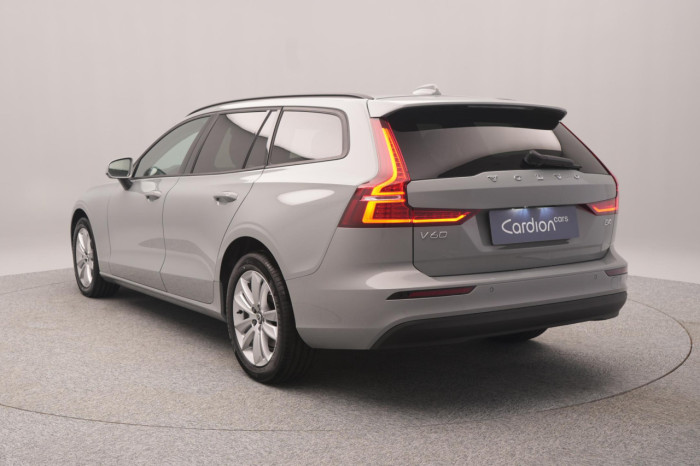 Volvo V60 B4 AUT CORE na operativní leasing