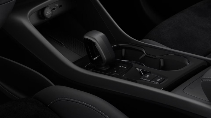 Volvo XC40 B3 AUT DARK PLUS na operativní leasing