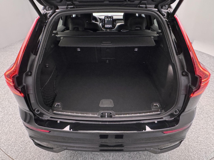 Volvo XC60 B5 AWD AUT PLUS BLACK EDITION na operativní leasing