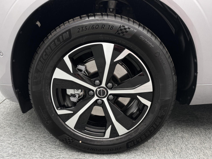 Volvo XC60 B5 AWD AUT CORE na operativní leasing