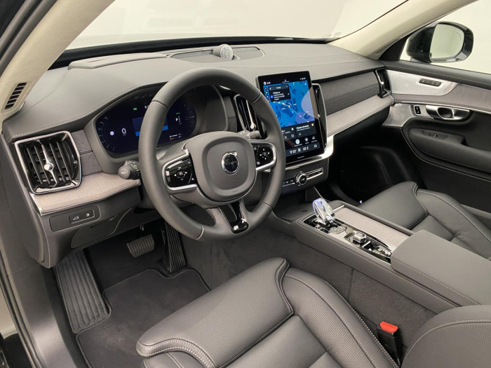 Volvo XC90 T8 AWD Plug-in DARK ULTRA na operativní leasing