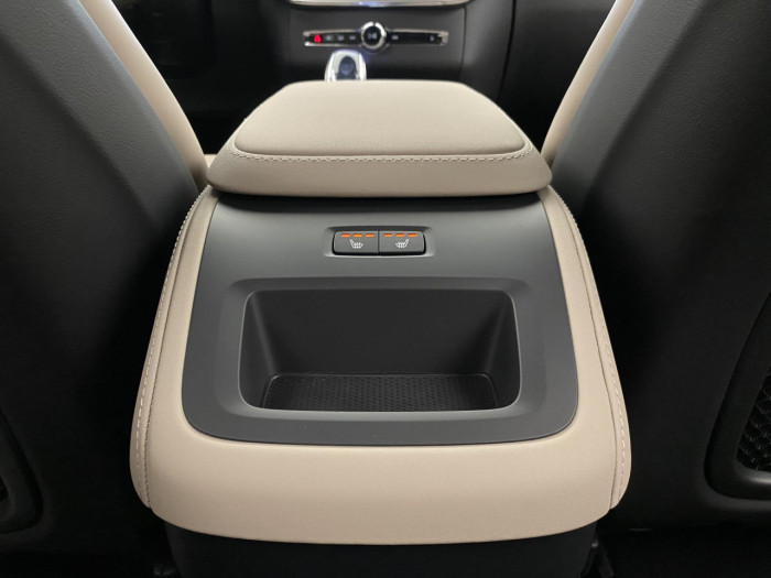 Volvo XC90 B5 AWD AUT DARK PLUS 7míst na operativní leasing