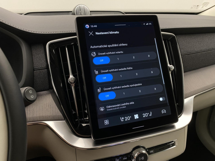 Volvo XC90 T8 AWD Plug-in BRIGHT PLUS 7m na operativní leasing
