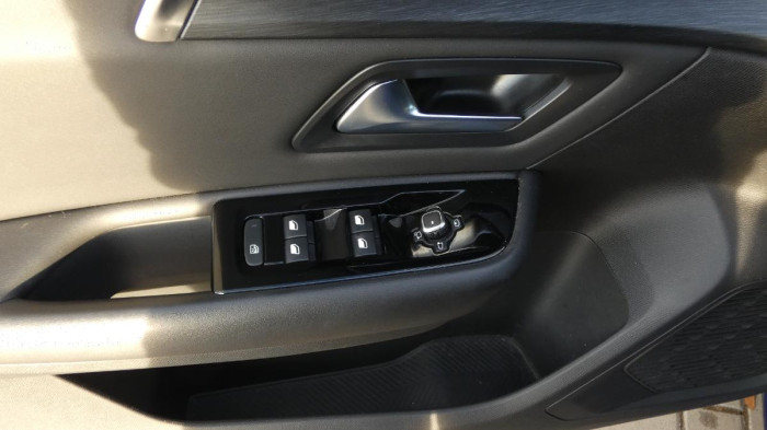 Citroën C5 X 1.6 PureTech 180 EAT8 Shine na operativní leasing