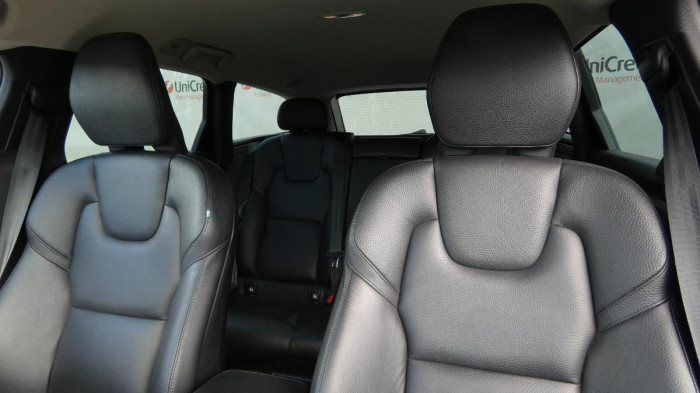 Volvo V90 B4 AWD Diesel Momentum na operativní leasing