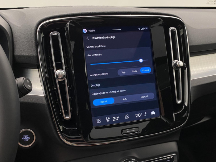 Volvo XC40 B3 AUT DARK PLUS na operativní leasing