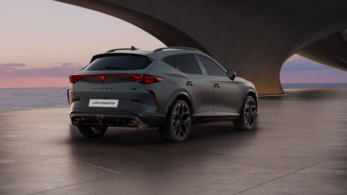 Cupra Formentor VZ5 2.5 TSI 390k DSG 4WD na operativní leasing