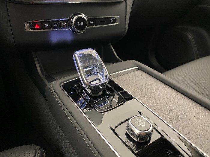 Volvo XC90 T8 AWD RECHARGE BRIGHT PLUS 7m na operativní leasing