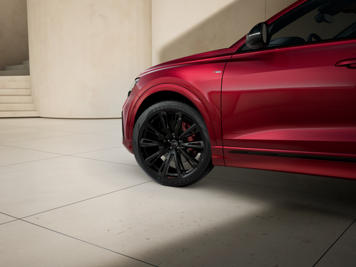 Audi Q8 SUV TDI quattro 210 kW na operativní leasing