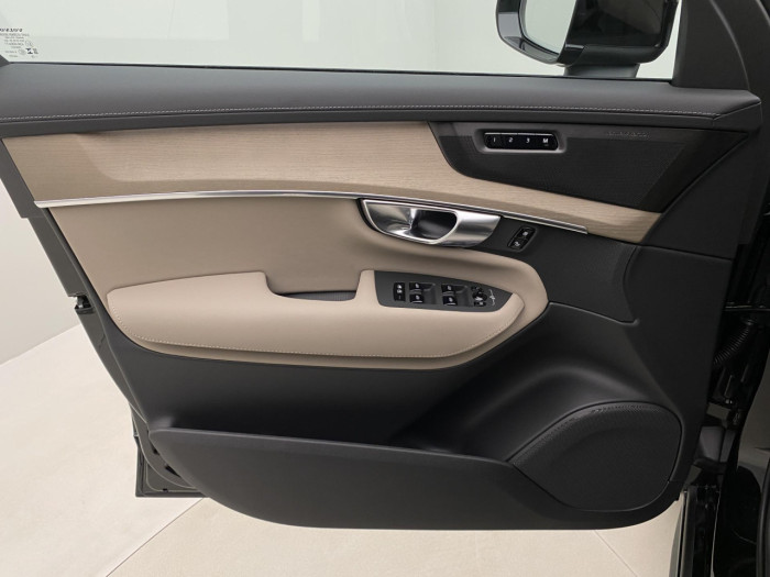 Volvo XC90 T8 AWD Plug-in BRIGHT PLUS 7m na operativní leasing