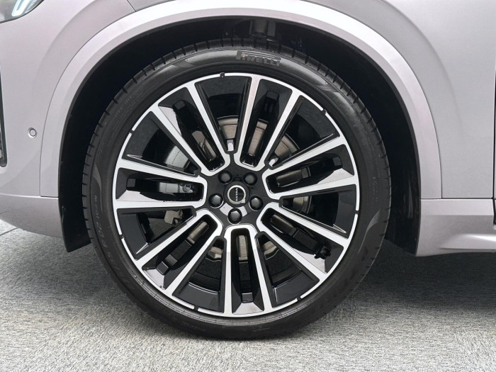 Volvo XC90 B5 AWD AUT DARK ULTRA 7 míst na operativní leasing