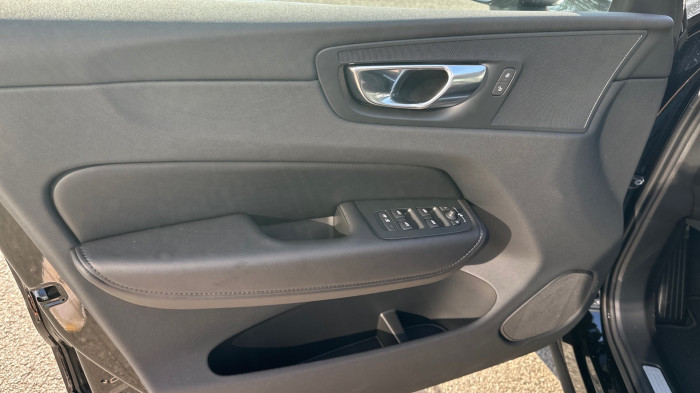 Volvo XC60 2.0 B4 - Diesel - Automat 8st. - 4x4 na operativní leasing