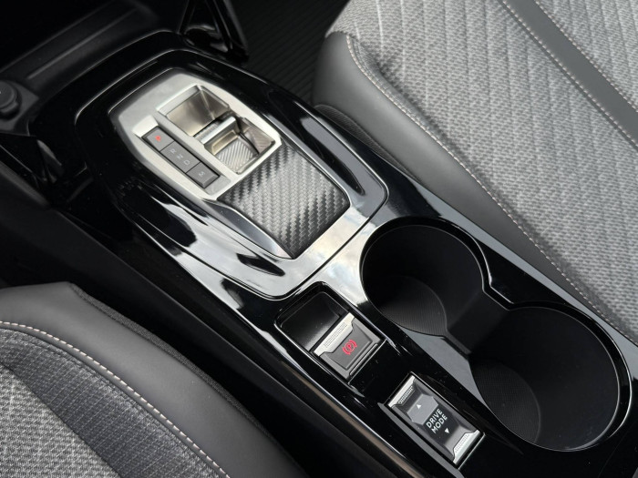 Peugeot 2008 ALLURE Hybrid  1,2 145 e-DCS6 / 107kW na operativní leasing