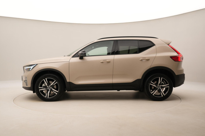 Volvo XC40 B3 AUT DARK PLUS na operativní leasing