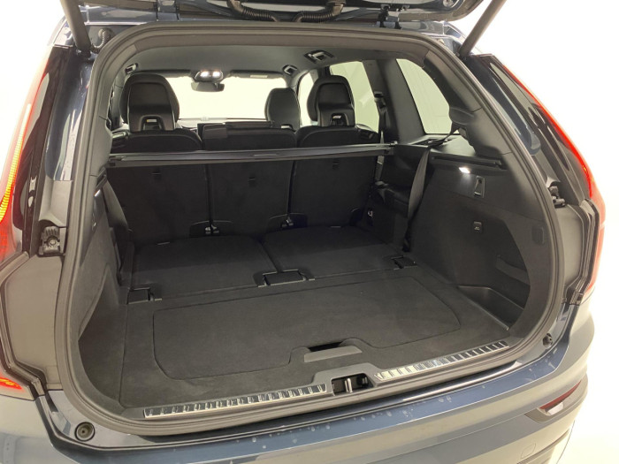 Volvo XC90 B5 AWD AUT BLACK EDITION PLUS na operativní leasing