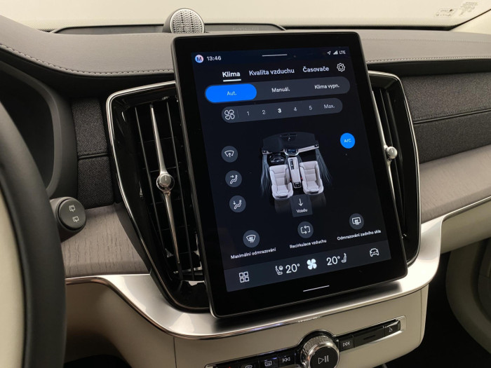 Volvo XC90 T8 AWD Plug-in BRIGHT PLUS 7m na operativní leasing