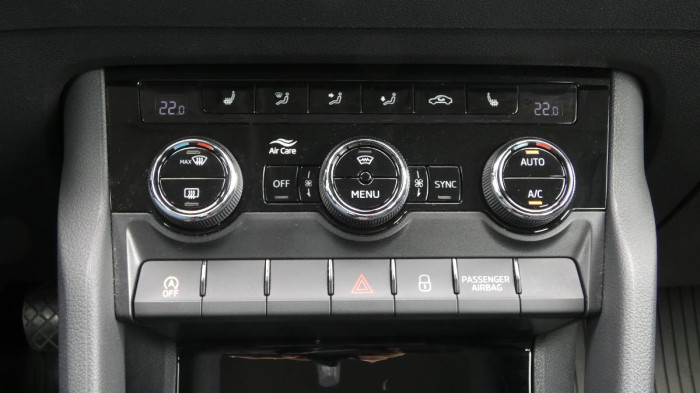 Škoda Karoq 1,5 TSI 110 kW Ambition na operativní leasing