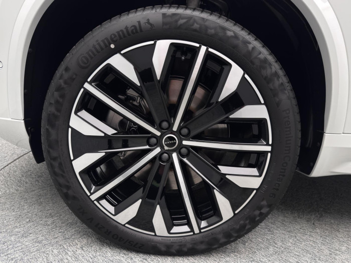 Volvo XC90 T8 AWD Plug-in BRIGHT PLUS 7m na operativní leasing
