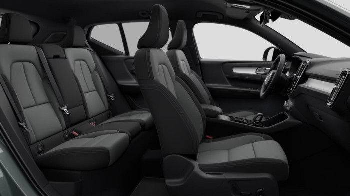 Volvo XC40 B3 AUT DARK PLUS na operativní leasing