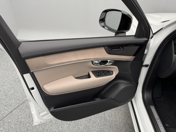 Volvo XC90 B5 AWD AUT DARK ULTRA 7 míst na operativní leasing