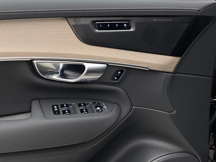 Volvo XC90 T8 AWD Plug-in BRIGHT PLUS 7m na operativní leasing