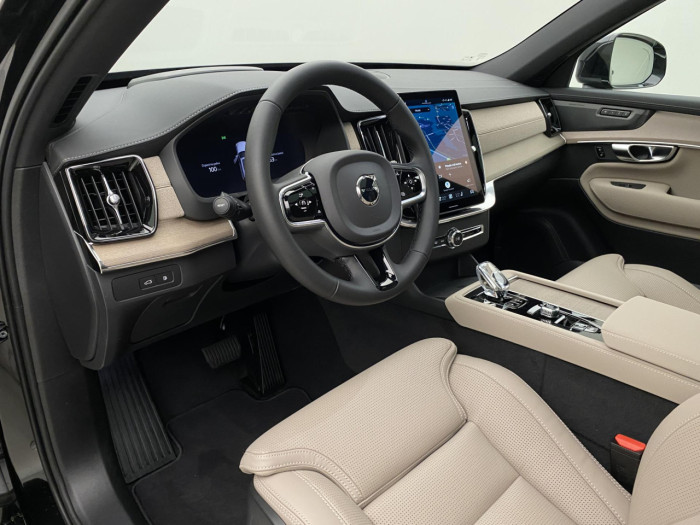 Volvo XC90 T8 AWD Plug-in BRIGHT PLUS 7m na operativní leasing