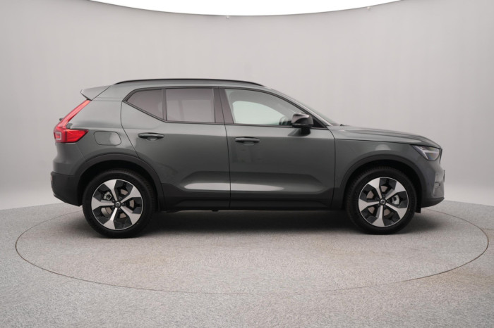 Volvo XC40 B3 AUT DARK PLUS na operativní leasing