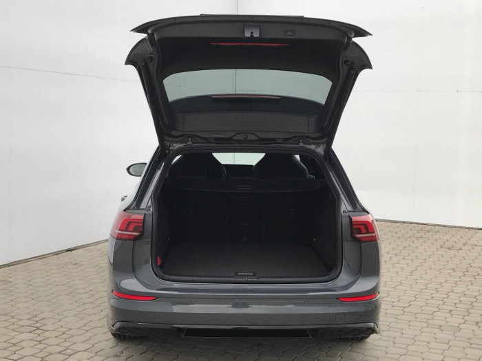 Volkswagen Golf Variant R-Line People 7DSG mHEV 1,5eTSI / 110kW na operativní leasing