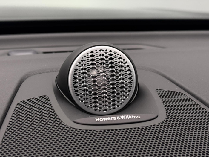 Volvo XC60 B5 AWD AUT PLUS BLACK EDITION na operativní leasing