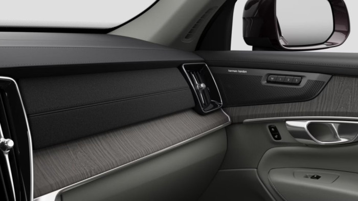 Volvo XC90 PLUS BRIGHT, B5 AWD, 184+10 kW / 250+14 HP na operativní leasing